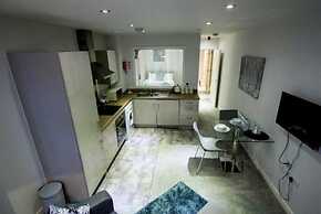 Stayzo Modern Studio Apartment 1 in Bradford City