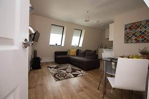 Stayzo Castle Penthouse 16- A Clean Fresh Modern Apartment With Free W