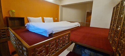 Goroomgo GP Mall Road Nainital