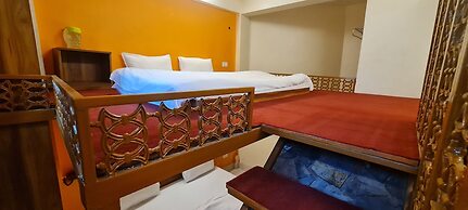 Goroomgo GP Mall Road Nainital