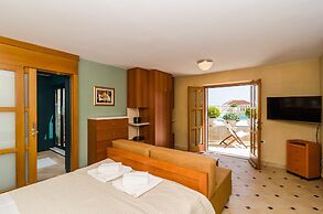 Studio Antica, Apartment With a Private Swimming Pool