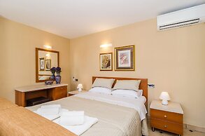 Studio Antica, Apartment With a Private Swimming Pool