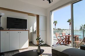 Phaedrus Living: Seaview Studio Suite Lighthouse 52