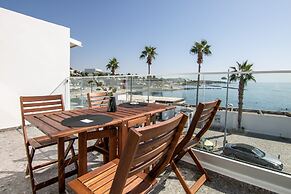 Phaedrus Living: Seaview Studio Suite Lighthouse 52