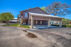 The Iron Cactus on the Comal CW C102 2 Bedroom Condo by RedAwning