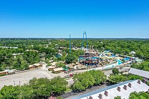 The Iron Cactus on the Comal CW C102 2 Bedroom Condo by RedAwning