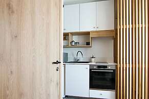 Phaedrus Living: Seaside Modern Flat Lighthouse 52