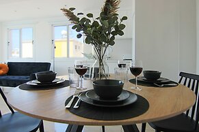 Phaedrus Living: Seaside Modern Flat Lighthouse 63