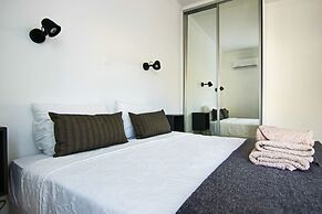 Phaedrus Living: Seaside Modern Flat Lighthouse 63