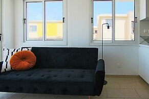 Phaedrus Living: Seaside Modern Flat Lighthouse 63