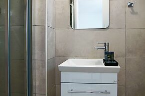 Phaedrus Living: Seaside Modern Flat Lighthouse 63