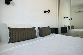 Phaedrus Living: Seaside Modern Flat Lighthouse 63