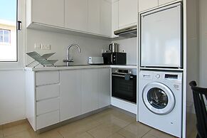 Phaedrus Living: Seaside Modern Flat Lighthouse 63