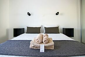 Phaedrus Living: Seaside Modern Flat Lighthouse 63