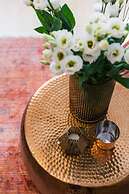 Ivory Apartment - LoftAffair