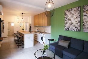 Phaedrus Living: Seaside Modern Flat Limnaria 123