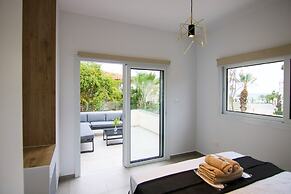 Phaedrus Living: Seaside Modern Flat Limnaria 123