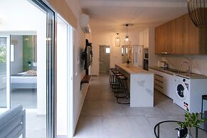 Phaedrus Living: Seaside Modern Flat Limnaria 123