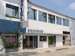 Hotel Lacantum by Rotamudos