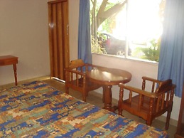 Hotel Lacantum by Rotamudos