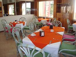 Hotel Lacantum by Rotamudos