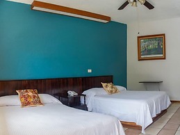 Hotel Lacantum by Rotamudos