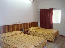 Hotel Lacantum by Rotamudos