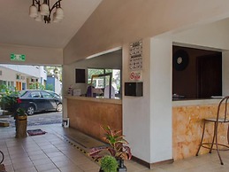 Hotel Lacantum by Rotamudos