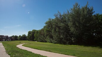 Swanky Townhome near Old Town, Breweries & River!