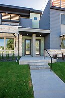 Swanky Townhome near Old Town, Breweries & River!