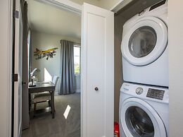 Swanky Townhome near Old Town, Breweries & River!