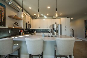 Swanky Townhome near Old Town, Breweries & River!