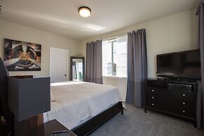 Swanky Townhome near Old Town, Breweries & River!