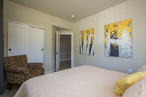 Swanky Townhome near Old Town, Breweries & River!