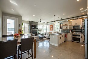 Swanky Townhome near Old Town, Breweries & River!