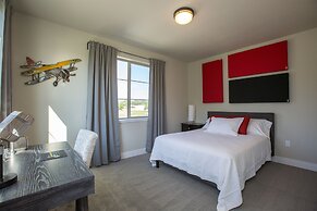 Swanky Townhome near Old Town, Breweries & River!