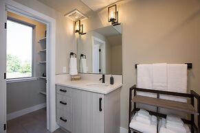 Swanky Townhome near Old Town, Breweries & River!