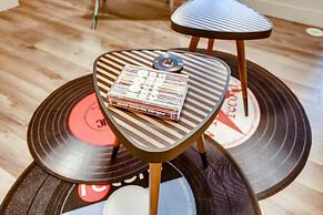 Old Town Swank - Brand New To Brewery District!