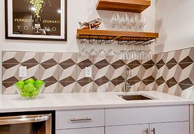 Old Town Swank - Brand New To Brewery District!