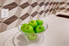 Old Town Swank - Brand New To Brewery District!