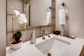 Old Town Swank - Brand New To Brewery District!