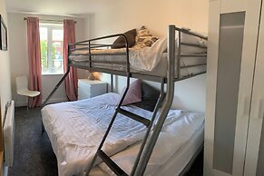 Beachside Home - Sleeps 5, Garden, Parking & Pets