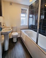 Beachside Home - Sleeps 5, Garden, Parking & Pets