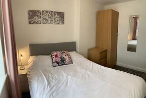 Beachside Home - Sleeps 5, Garden, Parking & Pets