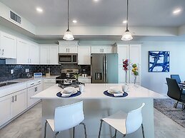 Updated Condo, 5 mi to Disney, On-site Water Park!