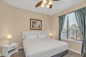 Cozy Condo W/private Balcony Steps to Conv. Ctr