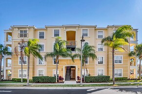 Cozy Condo W/private Balcony Steps to Conv. Ctr