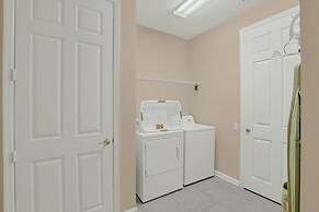 Cozy Condo W/private Balcony Steps to Conv. Ctr