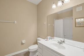 Cozy Condo W/private Balcony Steps to Conv. Ctr