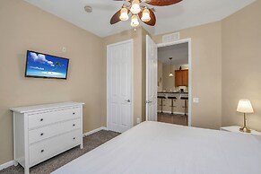 Cozy Condo W/private Balcony Steps to Conv. Ctr